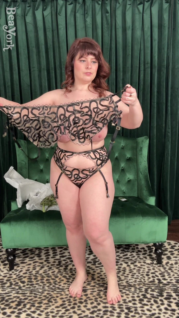 Bea York: Studio, La lingerie, essai en vidéo