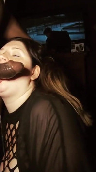 Muie alunecoasă de la Amazon sexy cu buze care sug pula