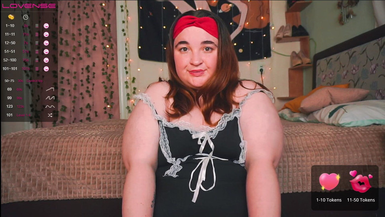 AssGives: Cewek semok kulit putih lagi asik nyepong kontol sambil ngobrol