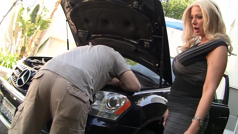 Milf, Cougar & Granny empire: Hete cougar Isabella Rossa krijgt haar kutje gelikt en geneukt...