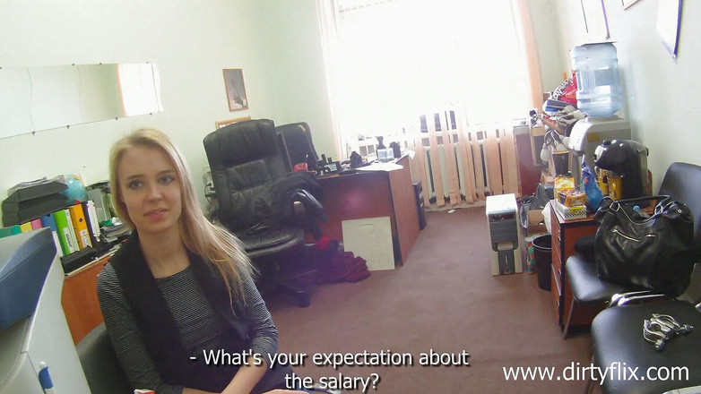 Fucking Glasses: Interviu de angajare cu futai