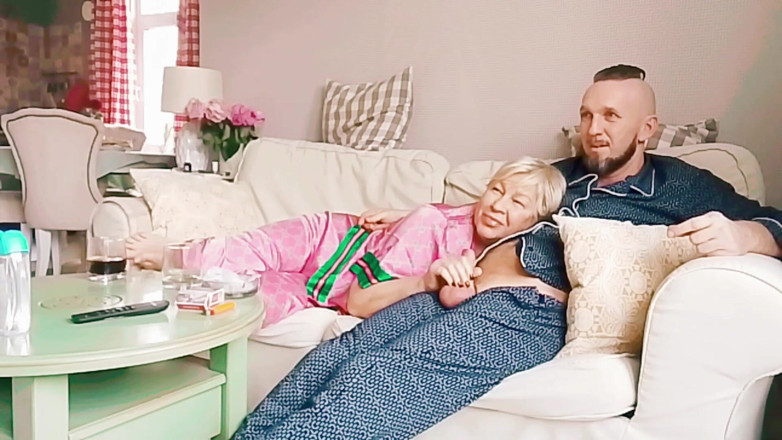 Crazyfamily 1970: Taboo Sex, Stepmom Watches Movies, and I Her Mouth
