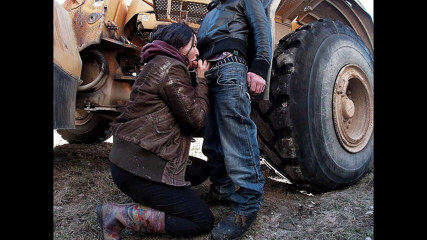 Hera Harding: Country babe is sucking a worker's dick