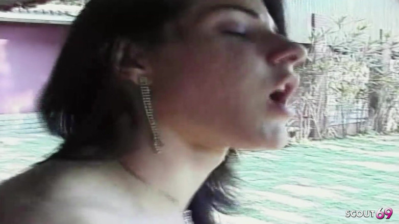 Shemale TS Collection: Hot Tranny fucked analnie na zewnątrz w trójkącie z dużymi...