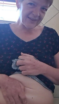 Big Butterfly Pussy Taking a Piss in the Toilet