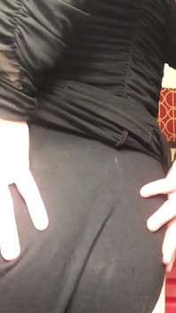 Napalona Tgirl szarpie i smakuje jej wytryski