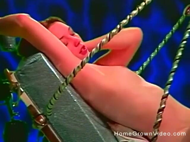 Homegrown Solo Babe: Beautiful sybian fucking