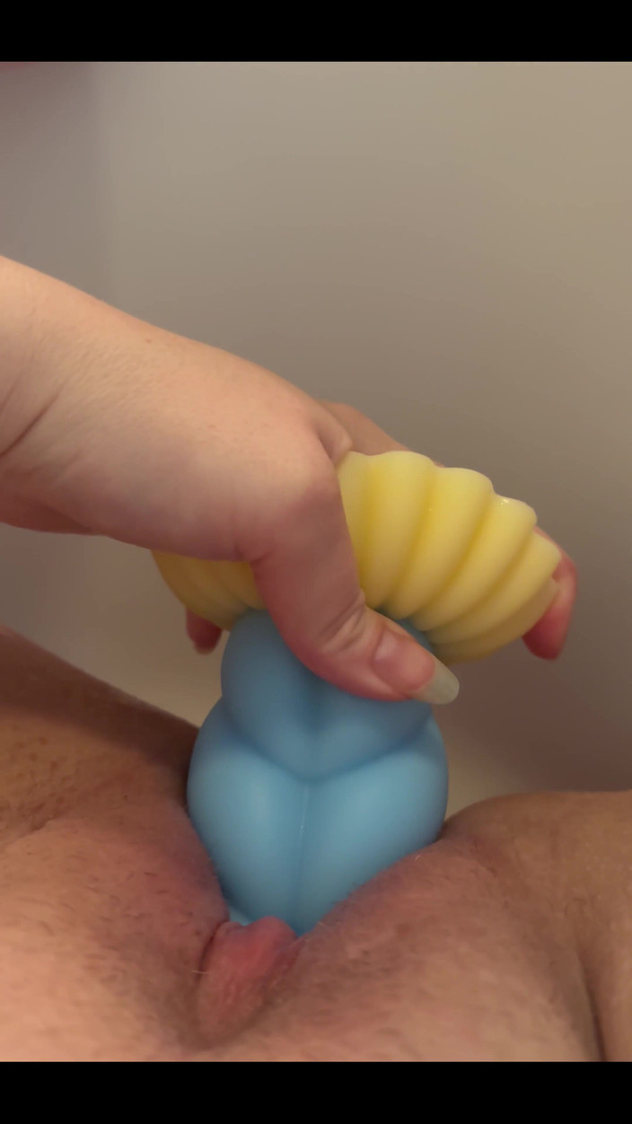 Naughty Mila: Kalau kamu pengen liat memek ini nggak mungkin kamu bisa...