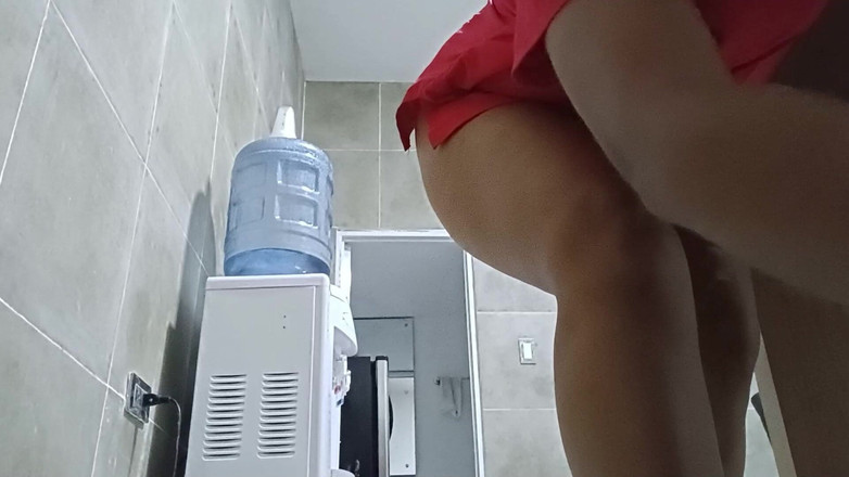 kelsyStar: 机の下のカメラで記録された看護師