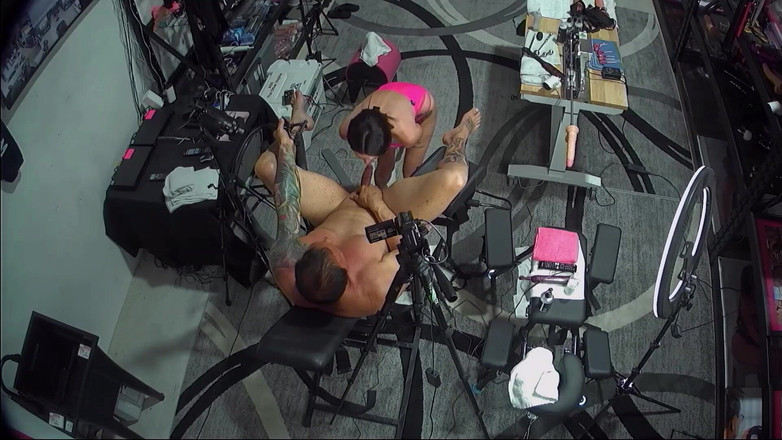 There is no safeword: 我穿戴式假阳具的故事 - 当我给他吹箫时，他不间断地射精