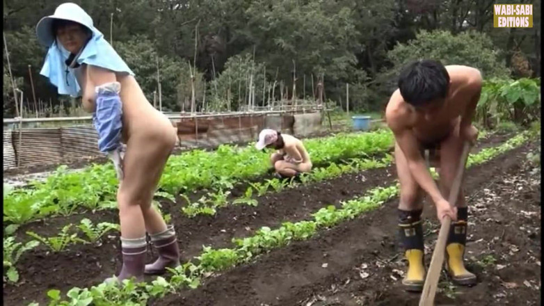 MILF, Wabi-Sabi Editions: Fuga rurale in cui donne mature spirito libero abbracciano l'aria...