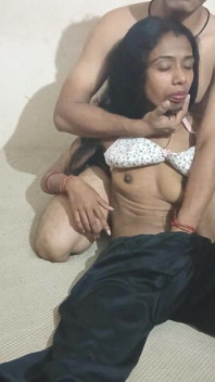 Desi Bhabhi zostaje zerżnięta ze swoim szwagierem