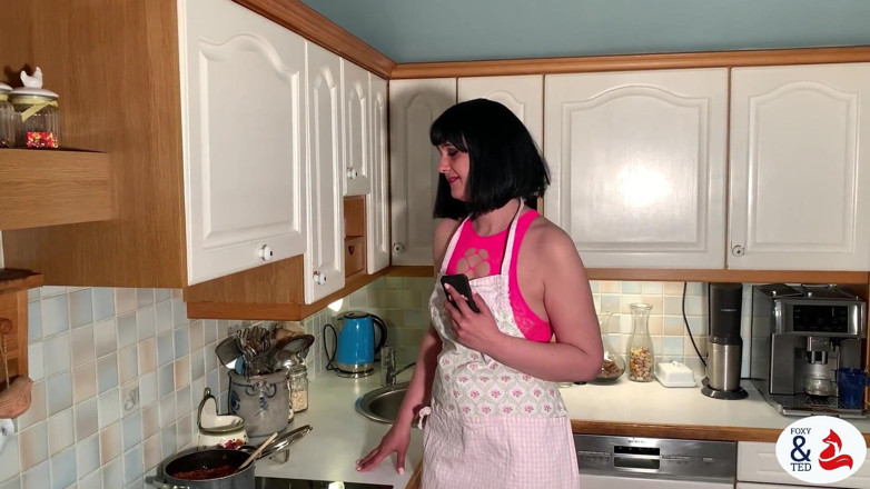 FoxyandTed: Isabella the cook gets fucked in the kitchen