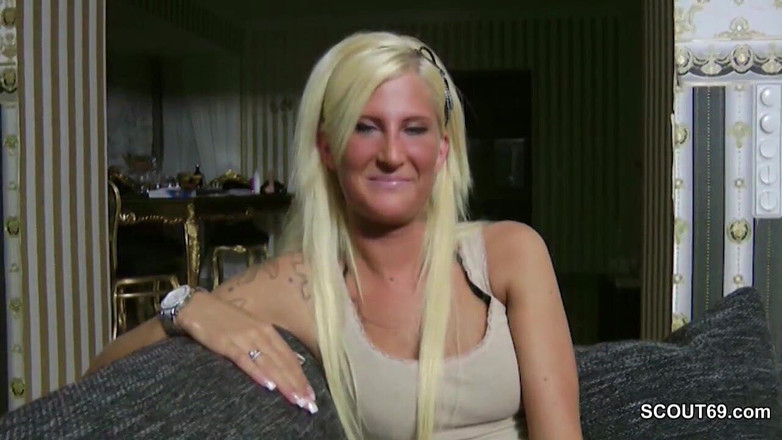 Full porn collection: La teen fa una sega in pov allo sconosciuto dopo...