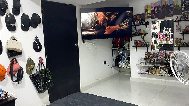 DAYANNA: Mám sex se svou nevlastní sestrou po sledování hororového filmu...