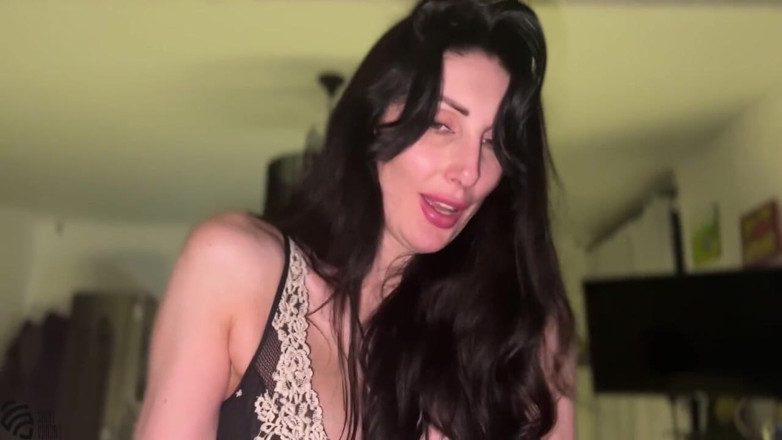 LizaVirgin: Hot milf ottiene l'orgasmo e succhia il cazzo