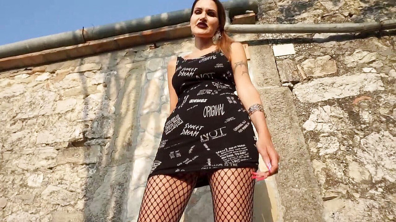 Lady Mesmeratrix Official: Arată devotament față de stăpâna ta