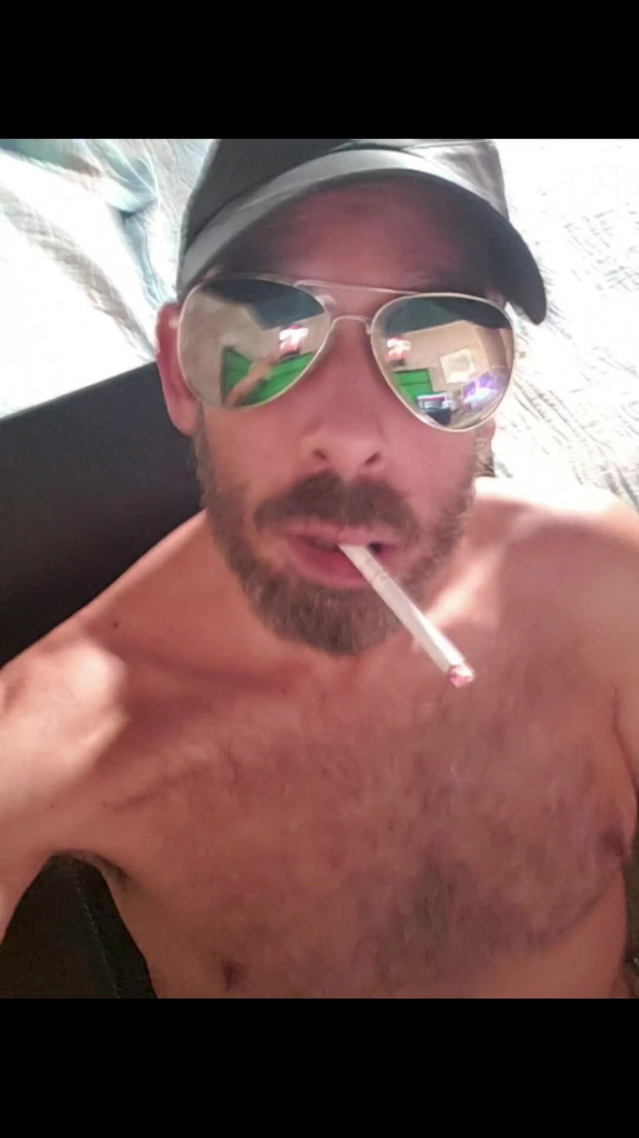 BBIG: Cash Master Stroke se slunečními brýlemi