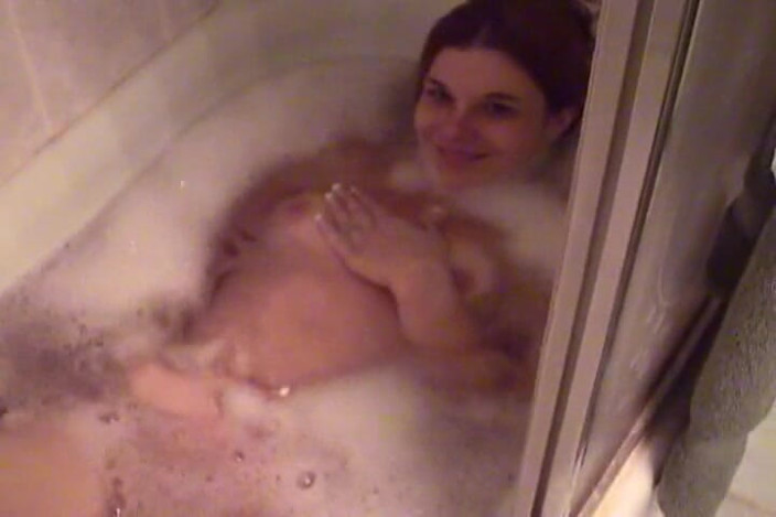 Radical: Carina ragazza amatoriale in bagno
