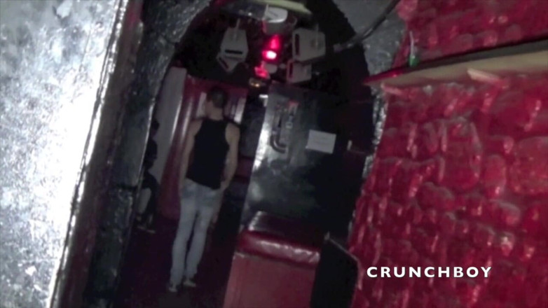 Crunch Boy: Twink futând un tip tânăr heterosexual în camera din spate