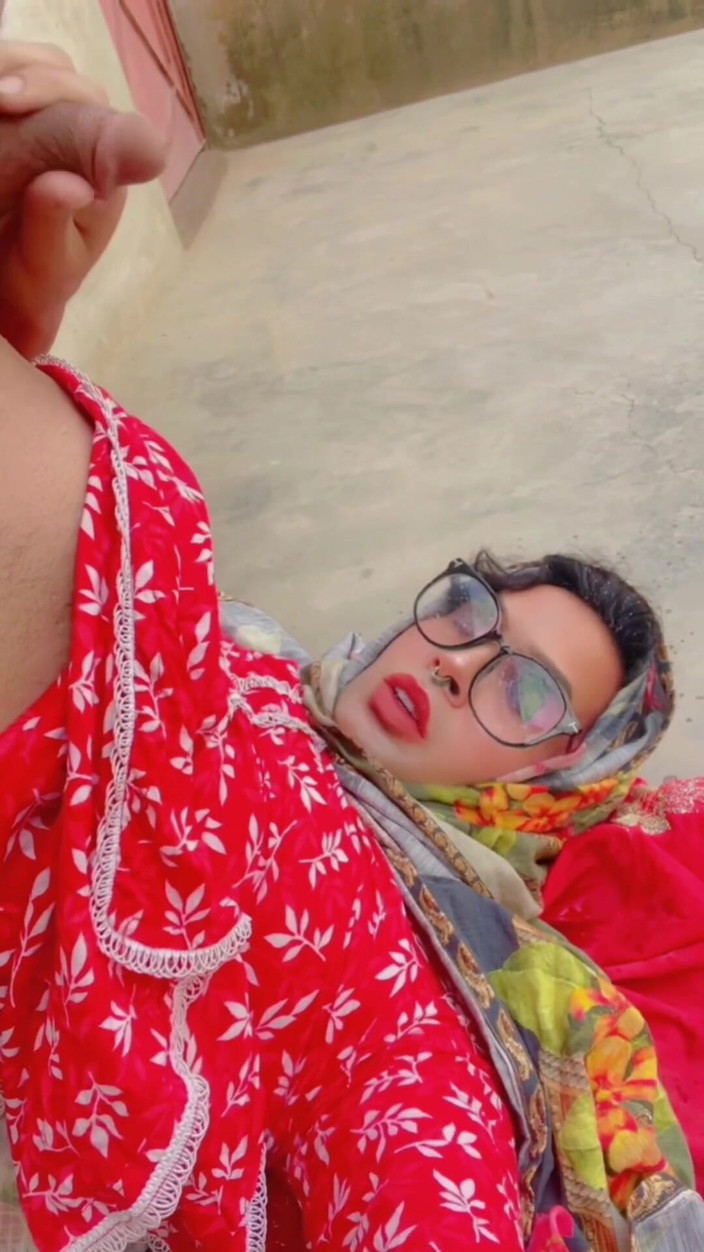 Apple00001: Muslimská dívka čůrá | Zvláštní