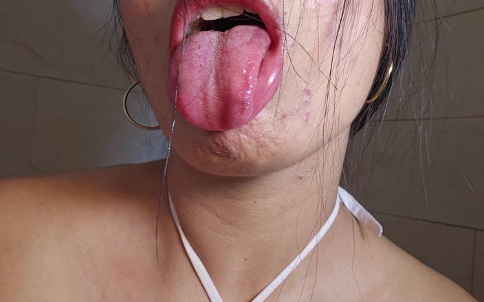 LissaWiild: 非常热辣的洗澡