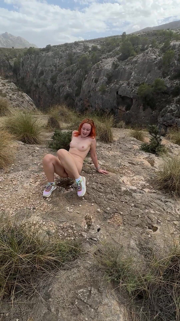 Sheryl X Sinclair: ¡La compilación más completa de meando al aire libre 2025!