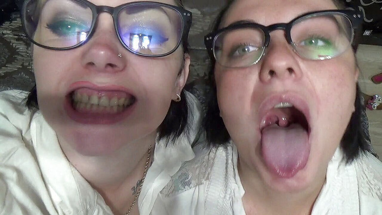 Goddess Misha Goldy: Dvě obchodní ženy se tě škádlí ústy a jazyky, než tě snědou celé!