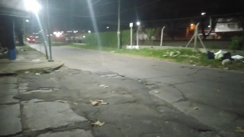 Activecouplearg: 도시에서 알몸으로 깜박이는 여자