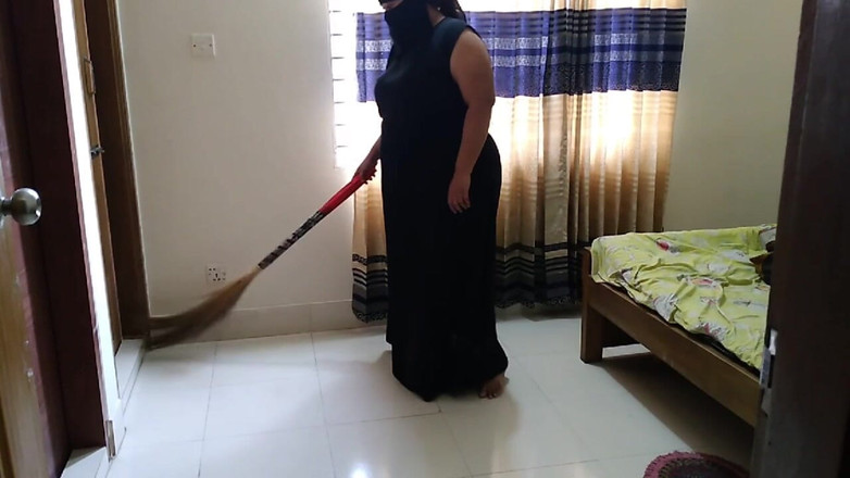 Aria Mia: Niqab hookup - calda araba bbw teen cameriera scopata dal capo...