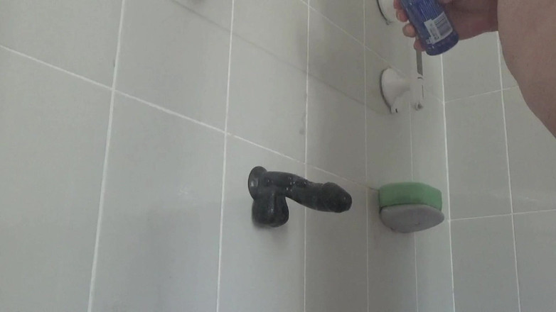 bigears: Cewek ini lagi asik ngentot dildo ukuran kontol raksasa pria...