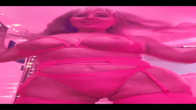 PaintedRose: Sai che vuoi arrivare dietro il grande culo della matrigna.....