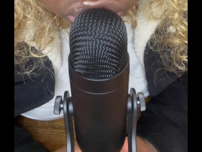 Anye Meshell: Asmr поцілунки та облизує!