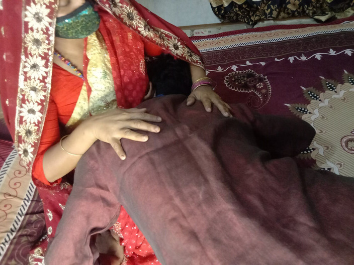 BanglaSexy24: 最新的三人行德西我丈夫的父亲的第一晚性交后入最好的新婚妻子与丈夫的父亲