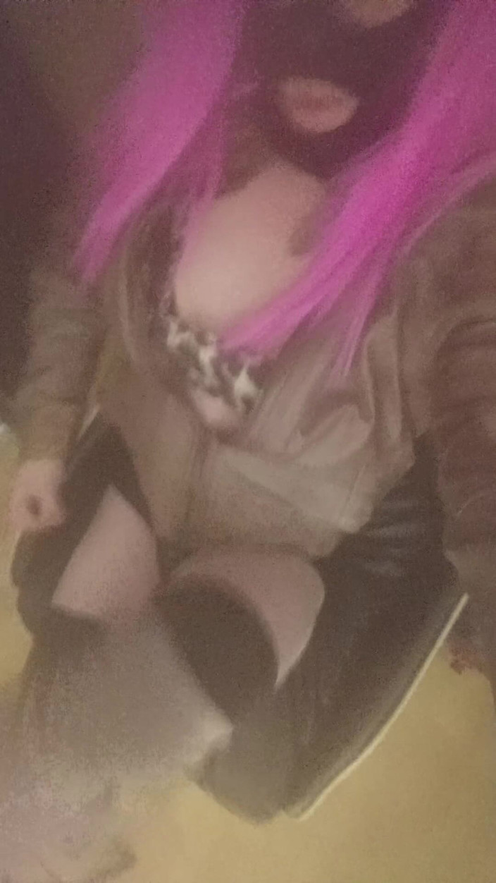 JujuTV: Sissy Tranny CD Shemale ukazuje její nadrženou šukací díru