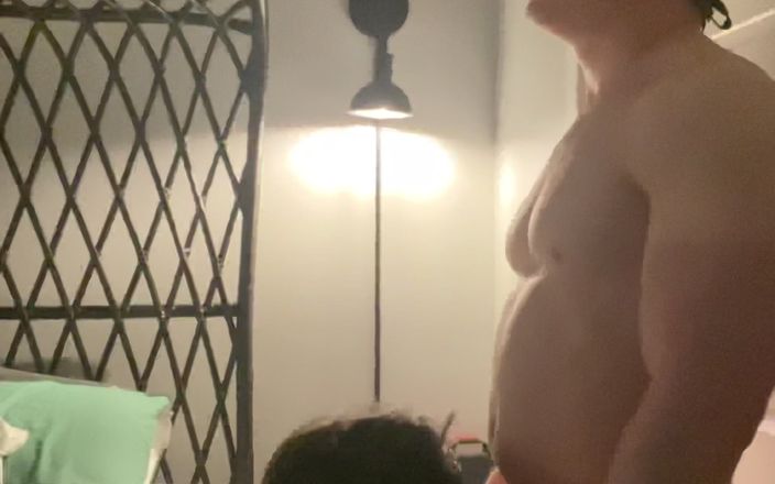 gabriellablows: 바에서 낯선 놈을 다시 데려와 빨고 섹스하는 발정난 님포