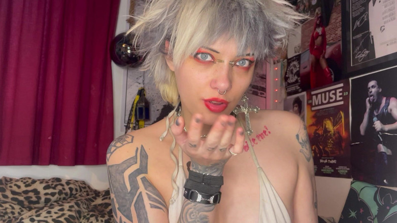 Glitterqueen1999: Tour pela boca, batom vermelho da menina gótica