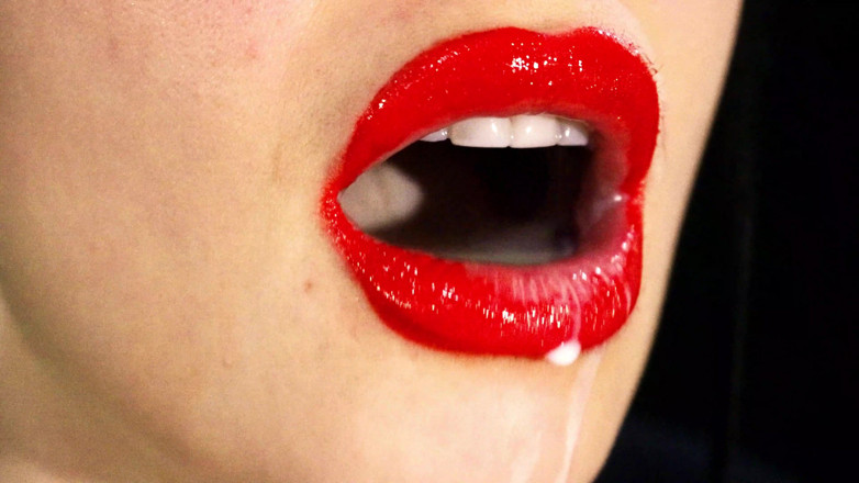 Goddess Misha Goldy: Labios rojos y un juego con líquidos y saliva! ¡Leche y...