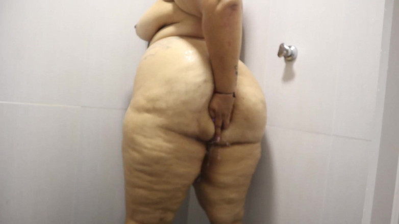 Lexly_16: Ich masturbiere meine muschi sehr schön bis zum orgasmus und...