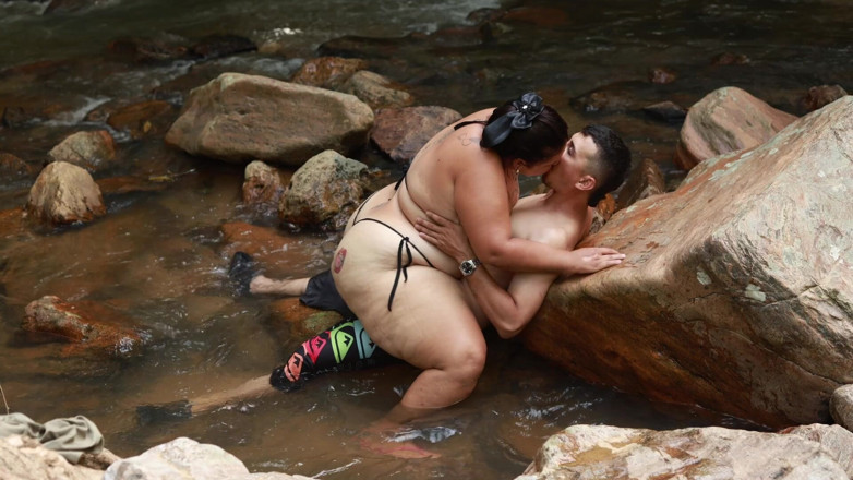 Lexly_16: Fucking in the River with a Dicky Guy Outdoors
