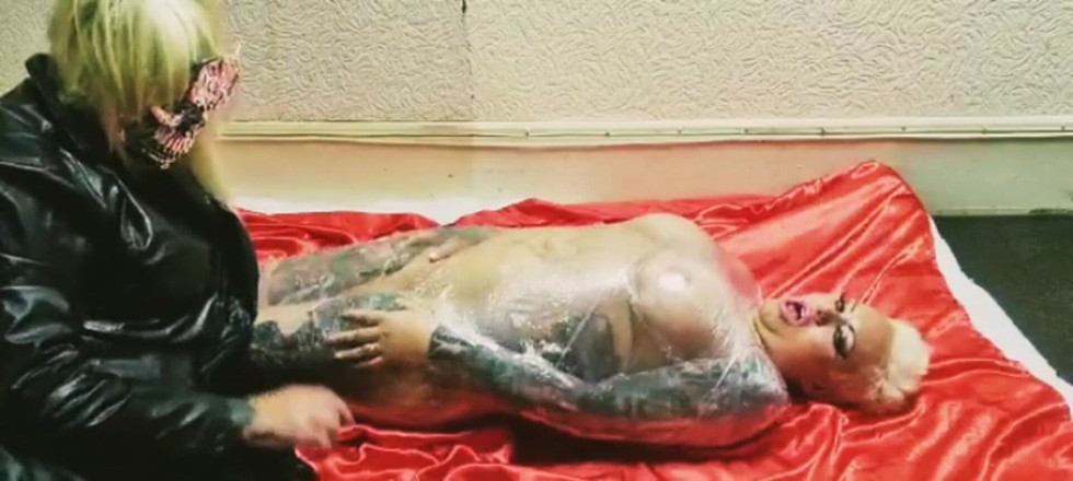 Riouksexy: Chrome tengkorak clingfilm mummification