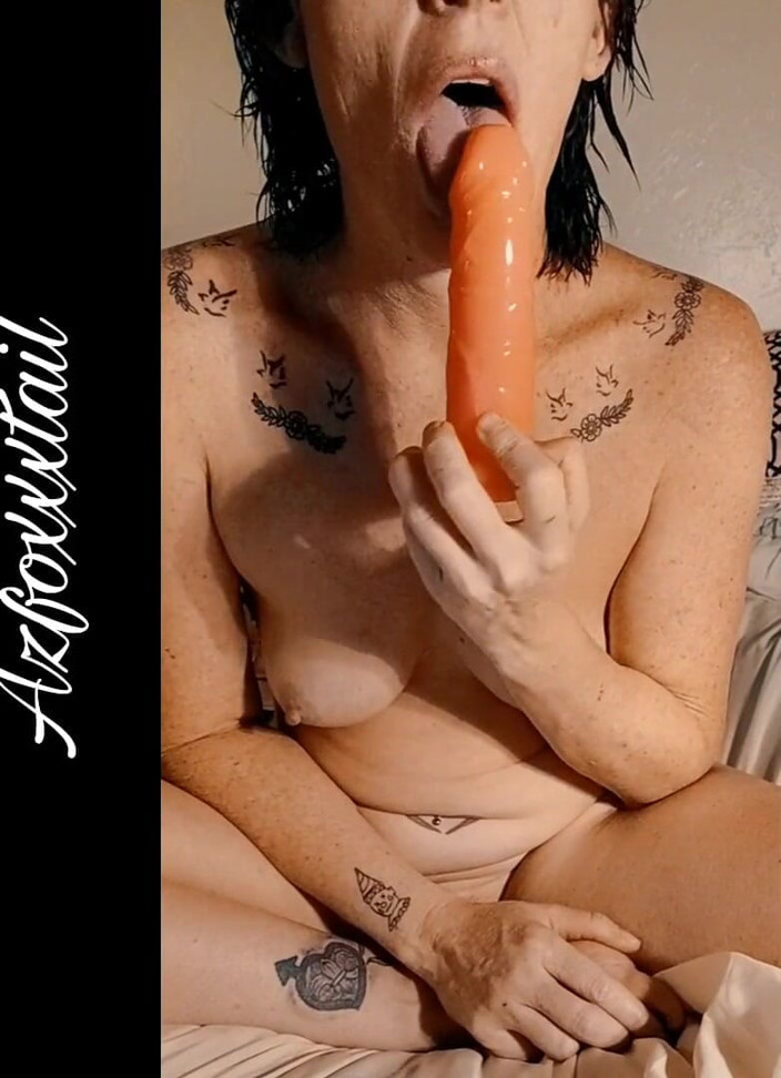 AzFoxxxTailPhelicia: Dildo suck and spit 1