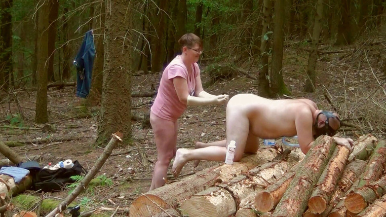 Marcus Pollack: Y tá Sandra bơi trong vòm nô lệ và sau đó...