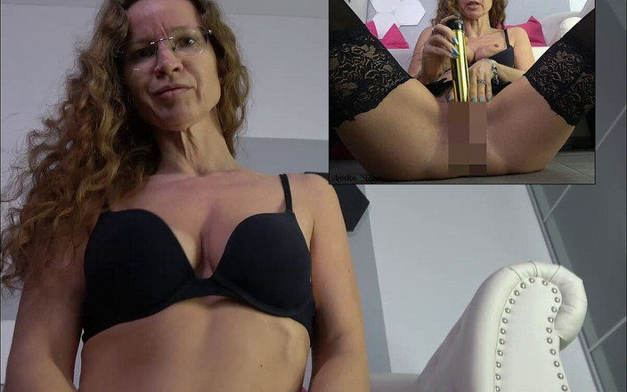 Annika Rose: Dildo geneukt in nylons