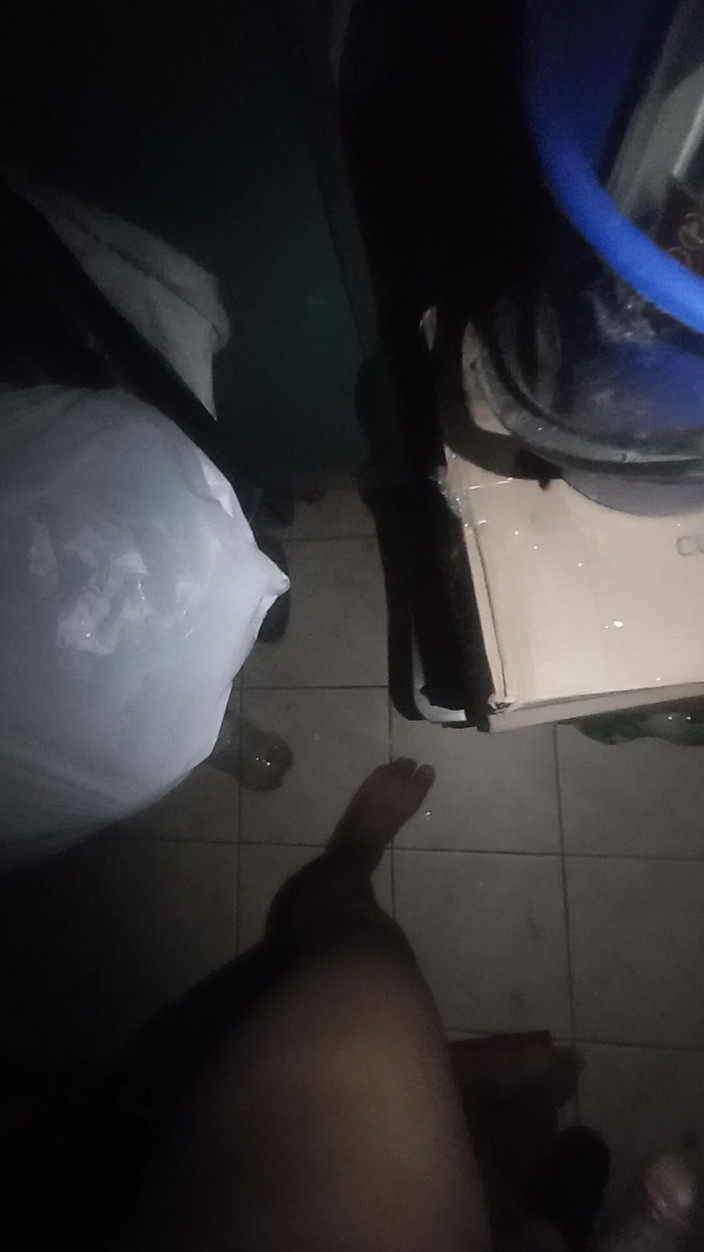 E-Alfa: Di satu sisi, ia seluar dalam dan zakar saya tergelincir