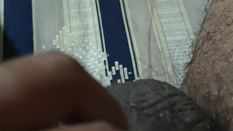 Hot Chilli 2025: 简单男人在房间里尝试硬鸡巴