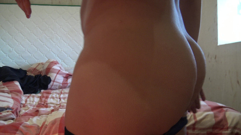 Souzan Halabi: 55letá turecká amatérská manželka masturbuje svou chlupatou kundičku s velkým černým...