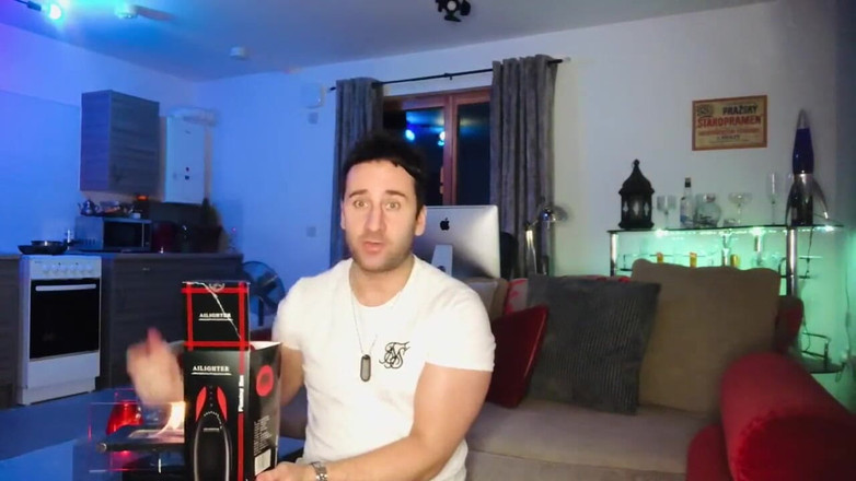 Marc McAulay XXX: Marc Mcaulay Pomocí kouření baterka a informace před nahou