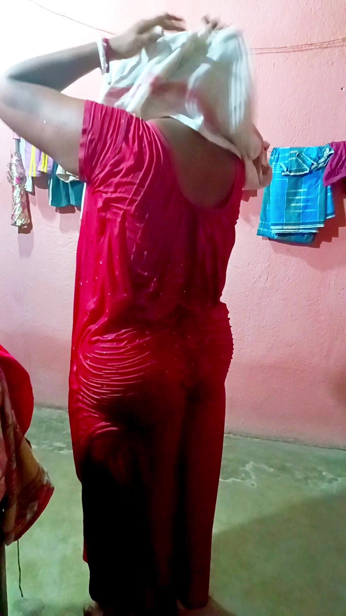 Pakhi0705: Sari fällt nach dem bad Sfw