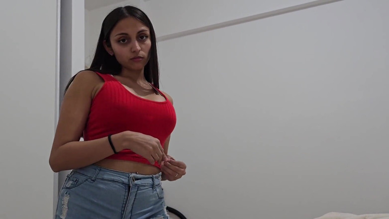 LoverDevilx: 丰满的继妹想要吮吸我的鸡巴